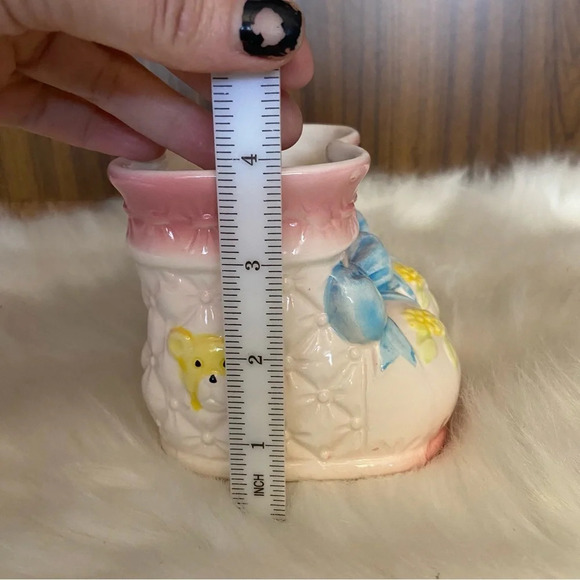 🛍️3/$30‎ Vintage pink & white  ceramic baby booties planter - Picture 8 of 10